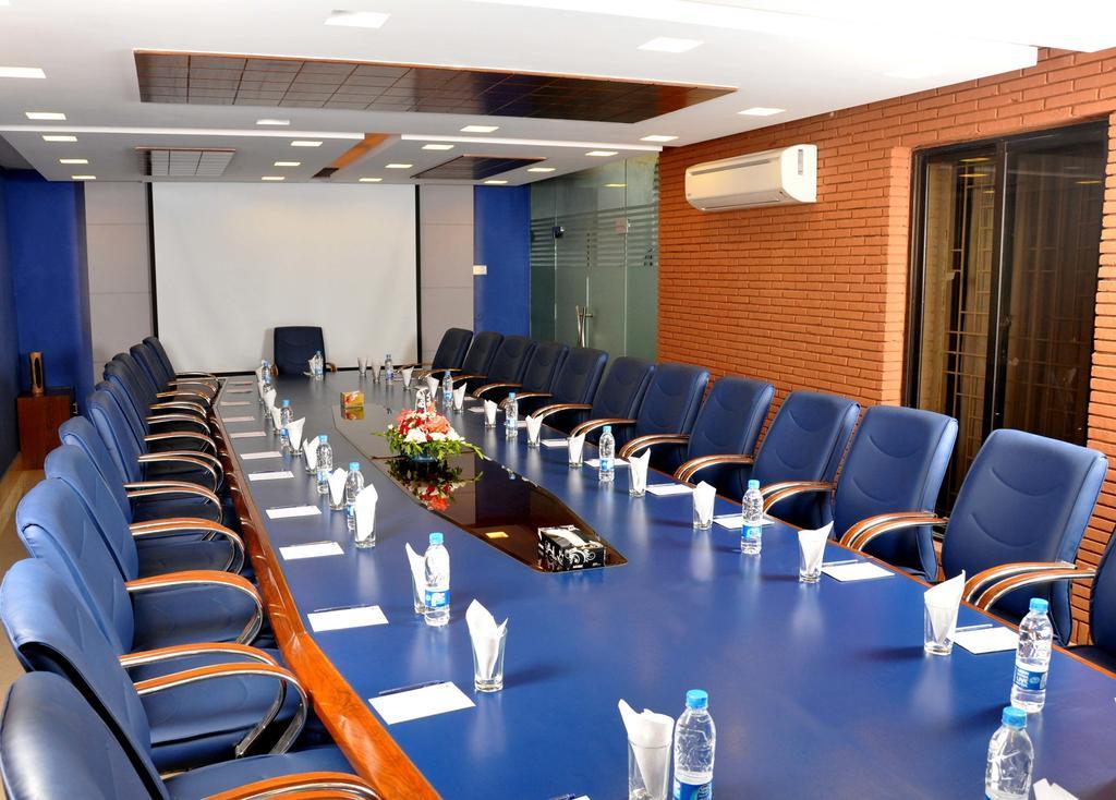 Royal Elegance Hotel Λαχόρη Εξωτερικό φωτογραφία